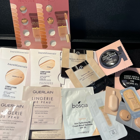 Other - Light shades high end foundation sample bundle
